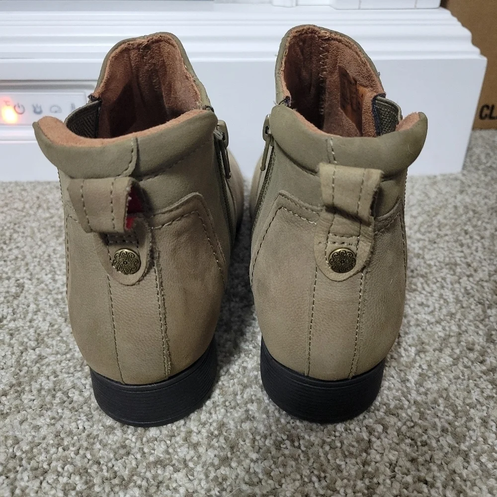 Cobb Hill Boots Womens Green And Brown Ankle Bootie Side Zip, Size 9.5